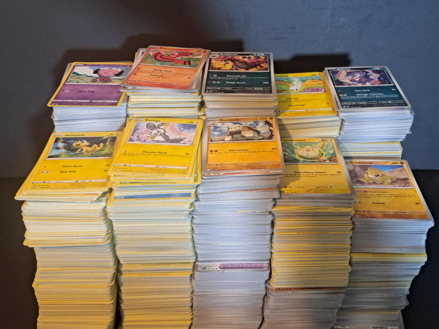 Build Your Collection with 1000 Non-Holo Pokémon Cards!
